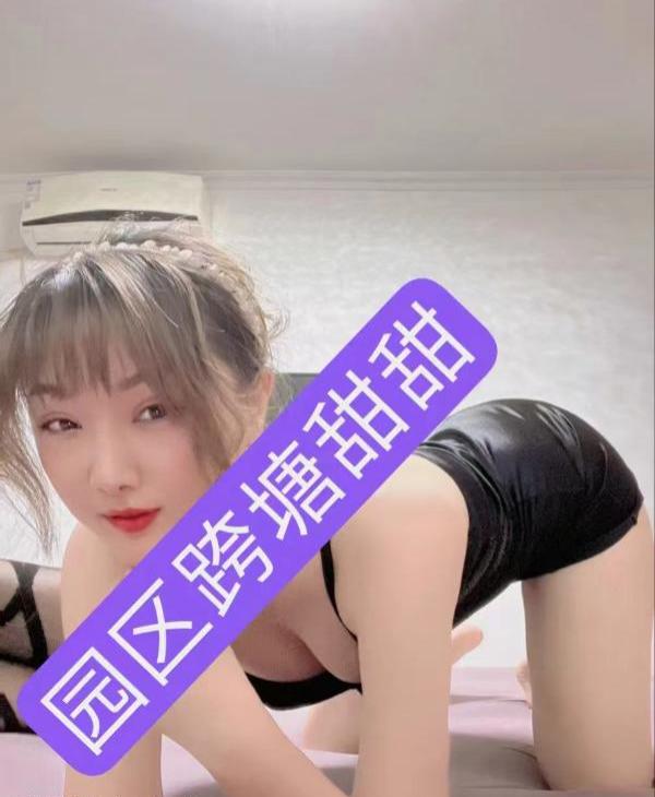 长相甜美的居家少妇